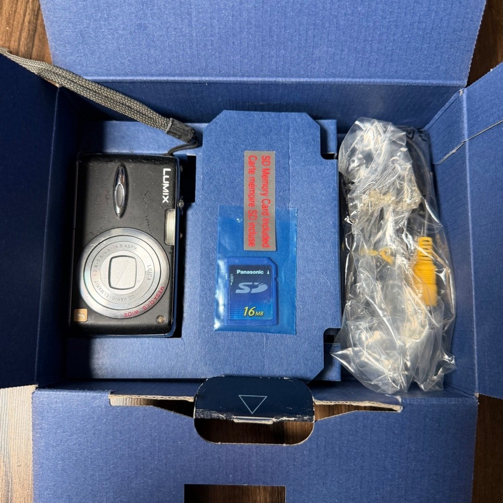 Panasonic Lumix DMCFX01 Digital Camera Black Leica Lens 6MP Mega OIS Box Charger